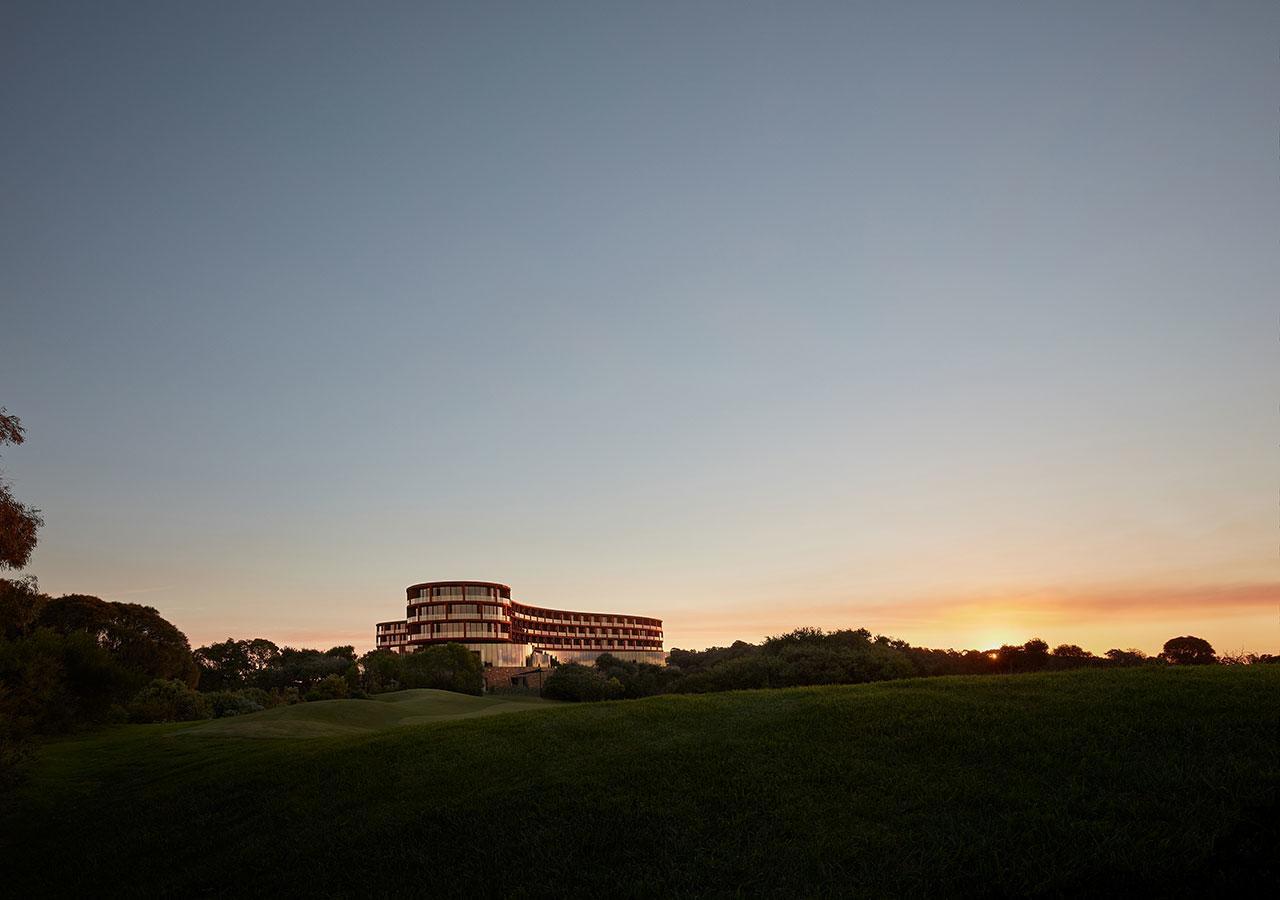 Racv Cape Schanck Resort Eksteriør billede The hotel at sunset